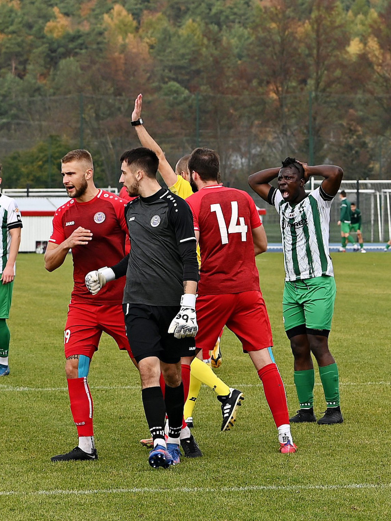 Powalczyli w dziesięciu. Cenny punkt Mławianki