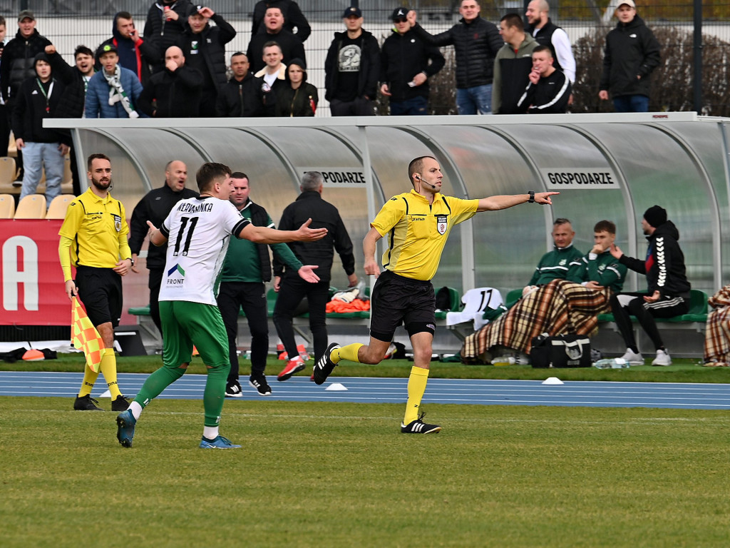 Powalczyli w dziesięciu. Cenny punkt Mławianki