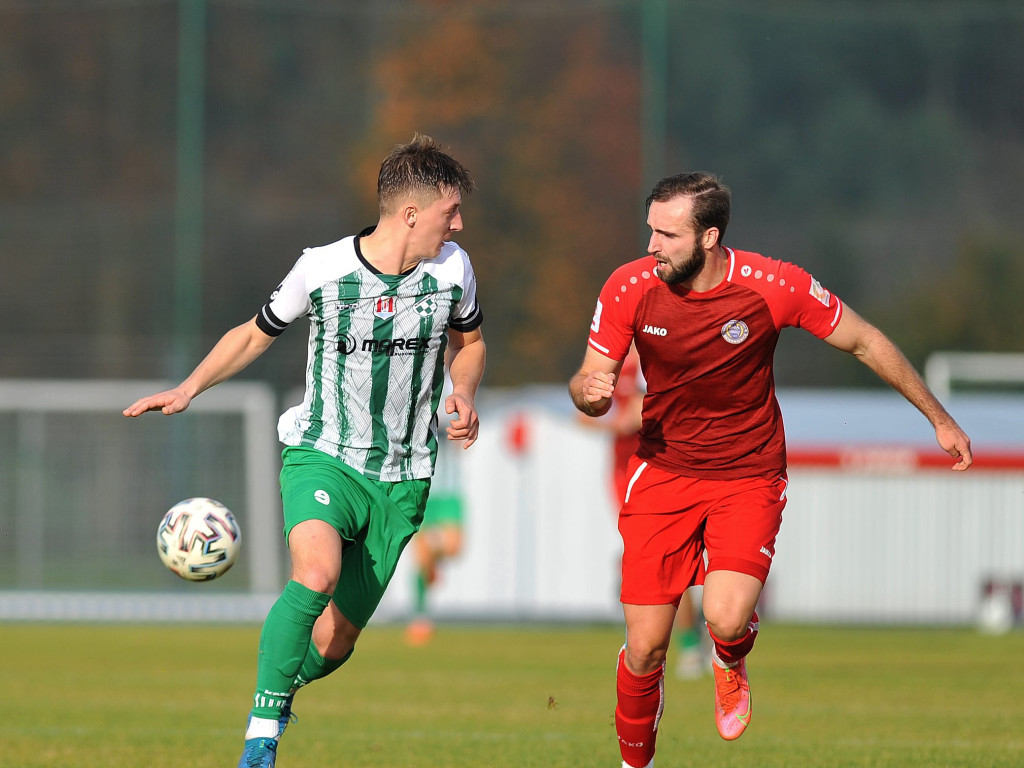 Powalczyli w dziesięciu. Cenny punkt Mławianki