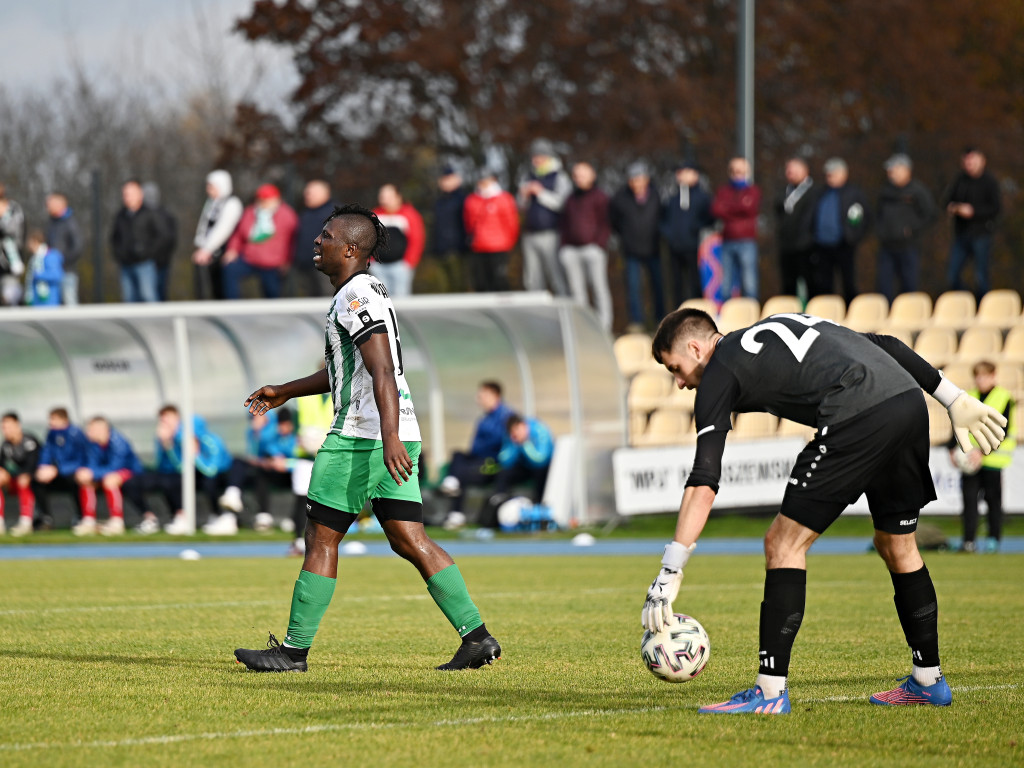 Powalczyli w dziesięciu. Cenny punkt Mławianki
