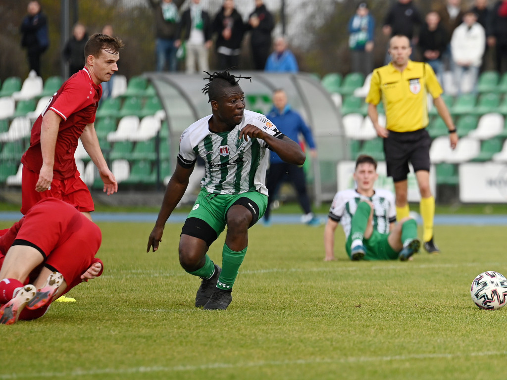 Powalczyli w dziesięciu. Cenny punkt Mławianki