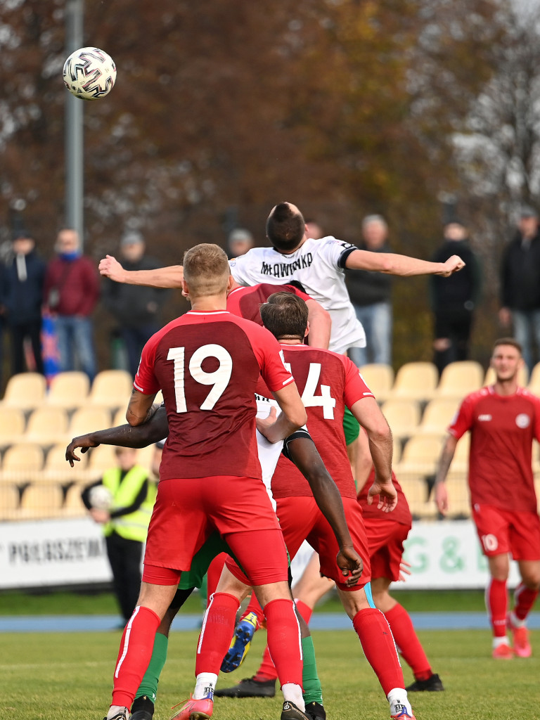 Powalczyli w dziesięciu. Cenny punkt Mławianki
