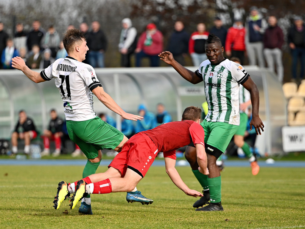 Powalczyli w dziesięciu. Cenny punkt Mławianki