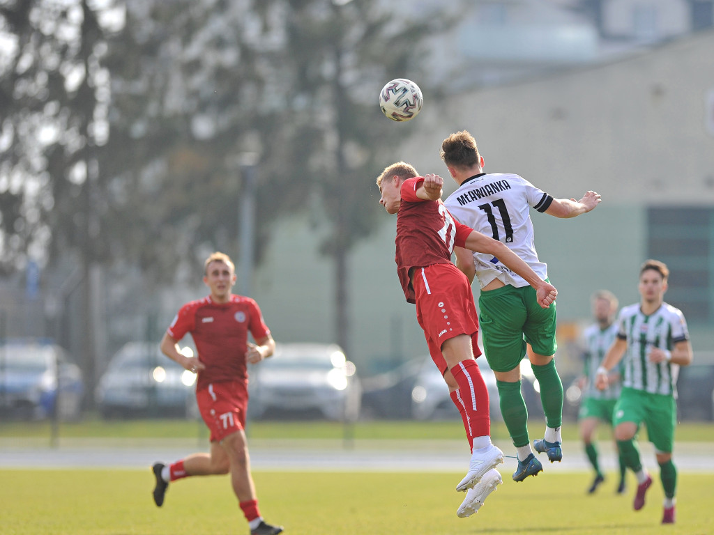Powalczyli w dziesięciu. Cenny punkt Mławianki