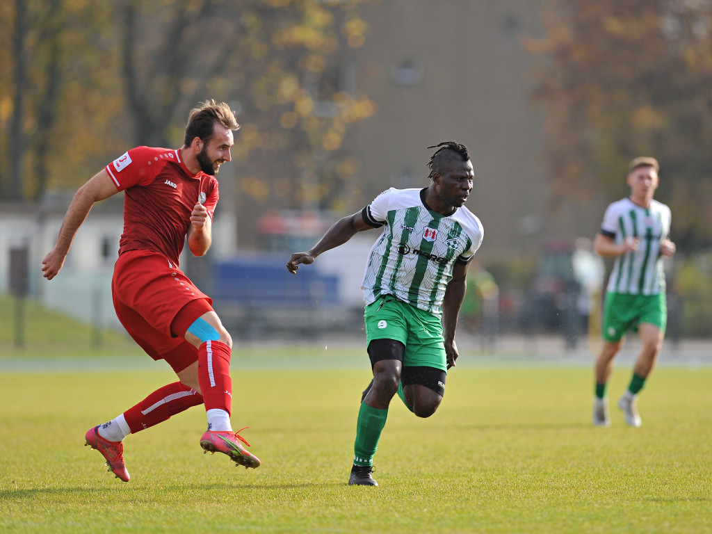 Powalczyli w dziesięciu. Cenny punkt Mławianki