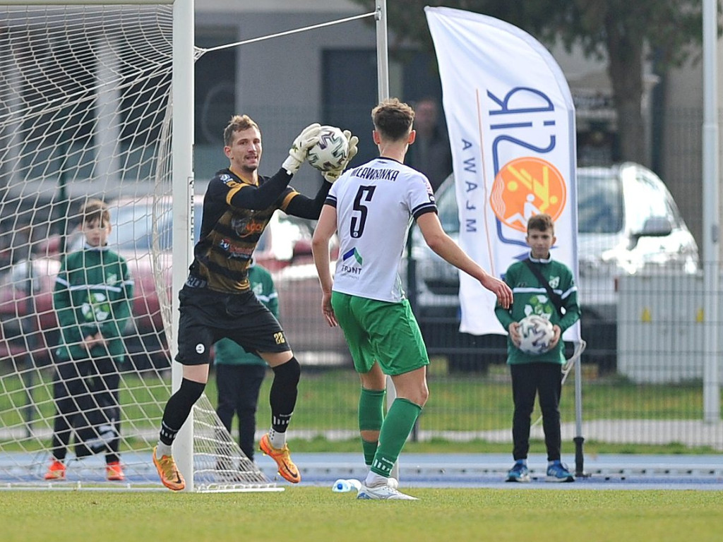 Powalczyli w dziesięciu. Cenny punkt Mławianki