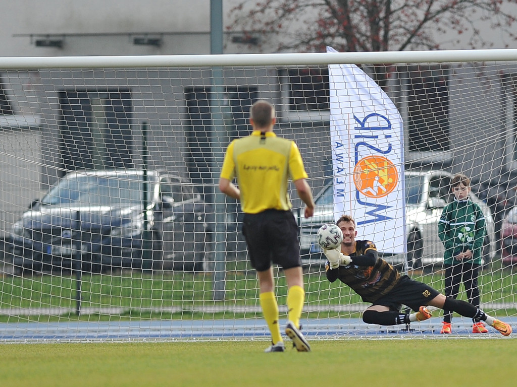 Powalczyli w dziesięciu. Cenny punkt Mławianki