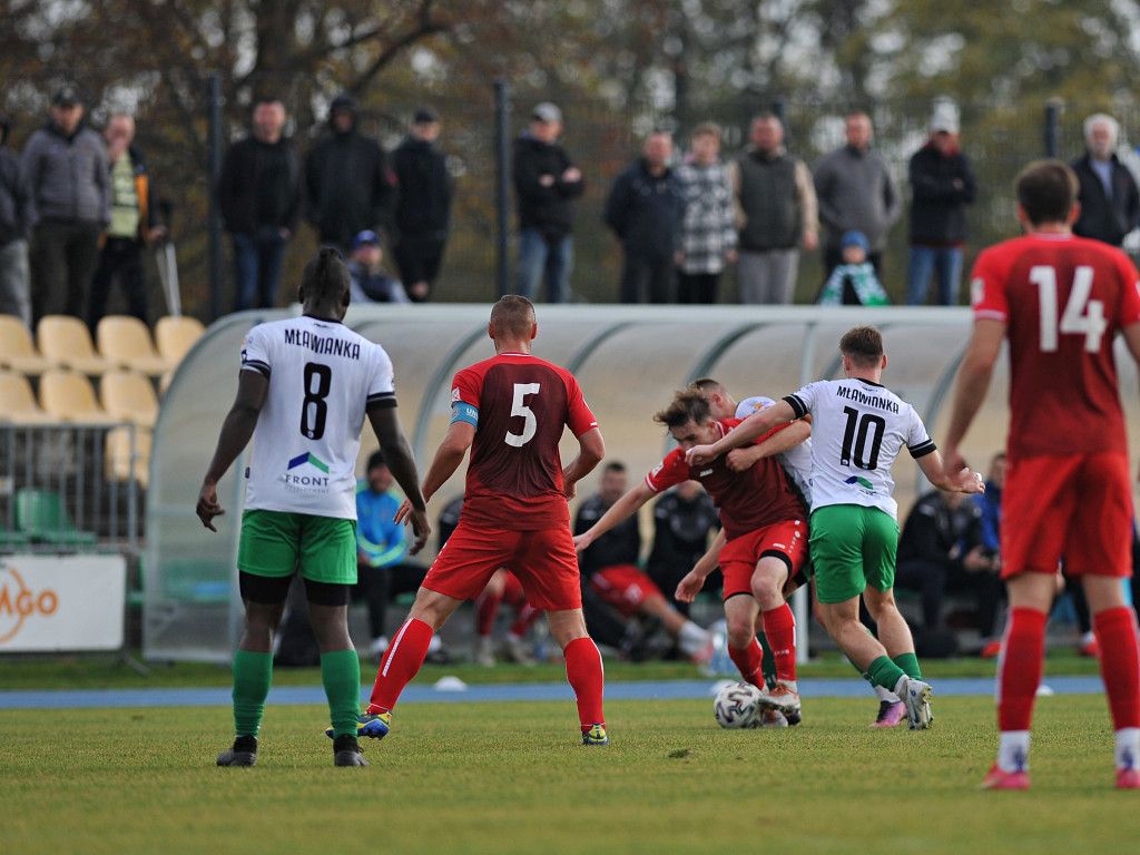 Powalczyli w dziesięciu. Cenny punkt Mławianki