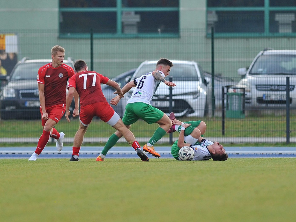 Powalczyli w dziesięciu. Cenny punkt Mławianki