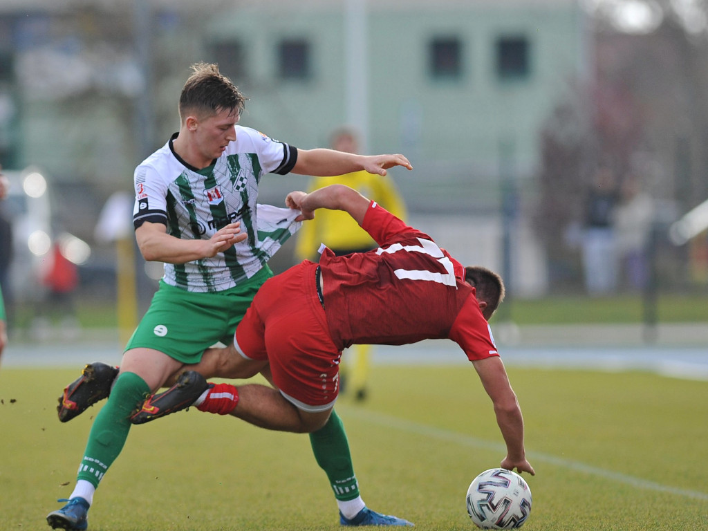 Powalczyli w dziesięciu. Cenny punkt Mławianki