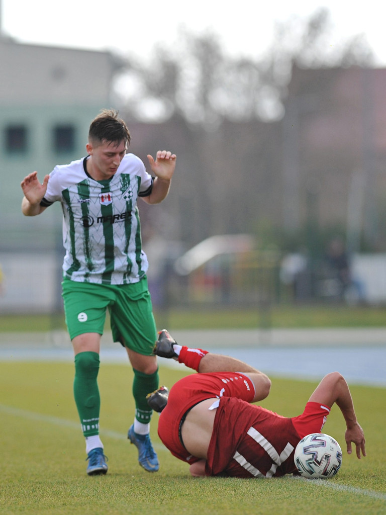 Powalczyli w dziesięciu. Cenny punkt Mławianki