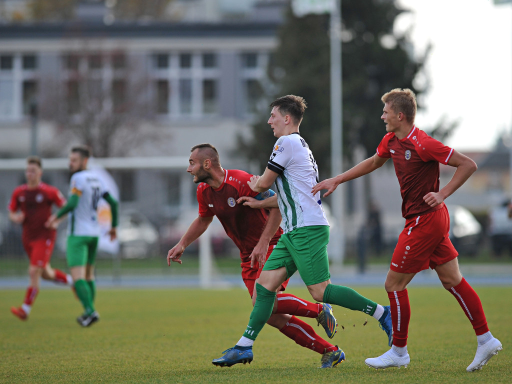 Powalczyli w dziesięciu. Cenny punkt Mławianki