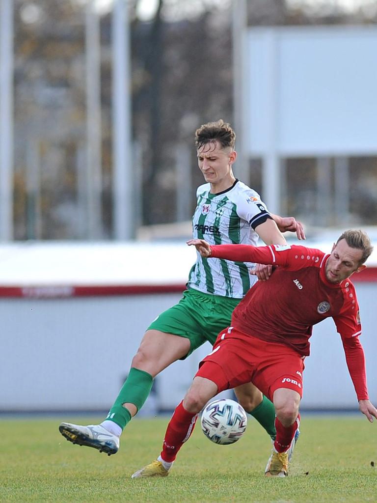 Powalczyli w dziesięciu. Cenny punkt Mławianki