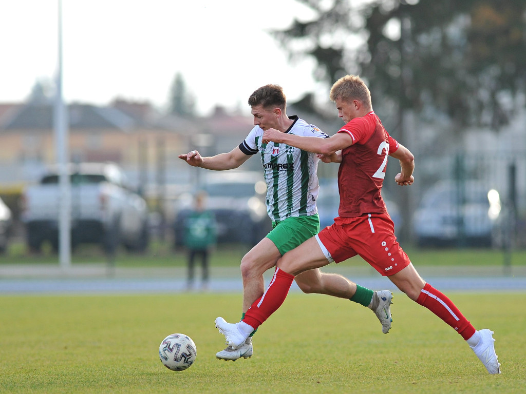 Powalczyli w dziesięciu. Cenny punkt Mławianki