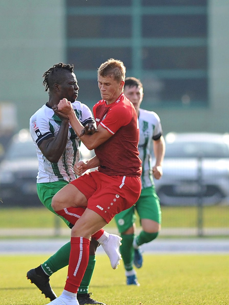 Powalczyli w dziesięciu. Cenny punkt Mławianki