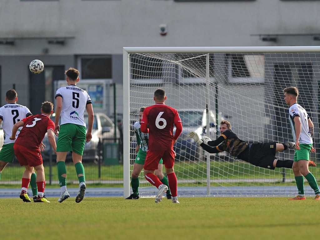 Powalczyli w dziesięciu. Cenny punkt Mławianki