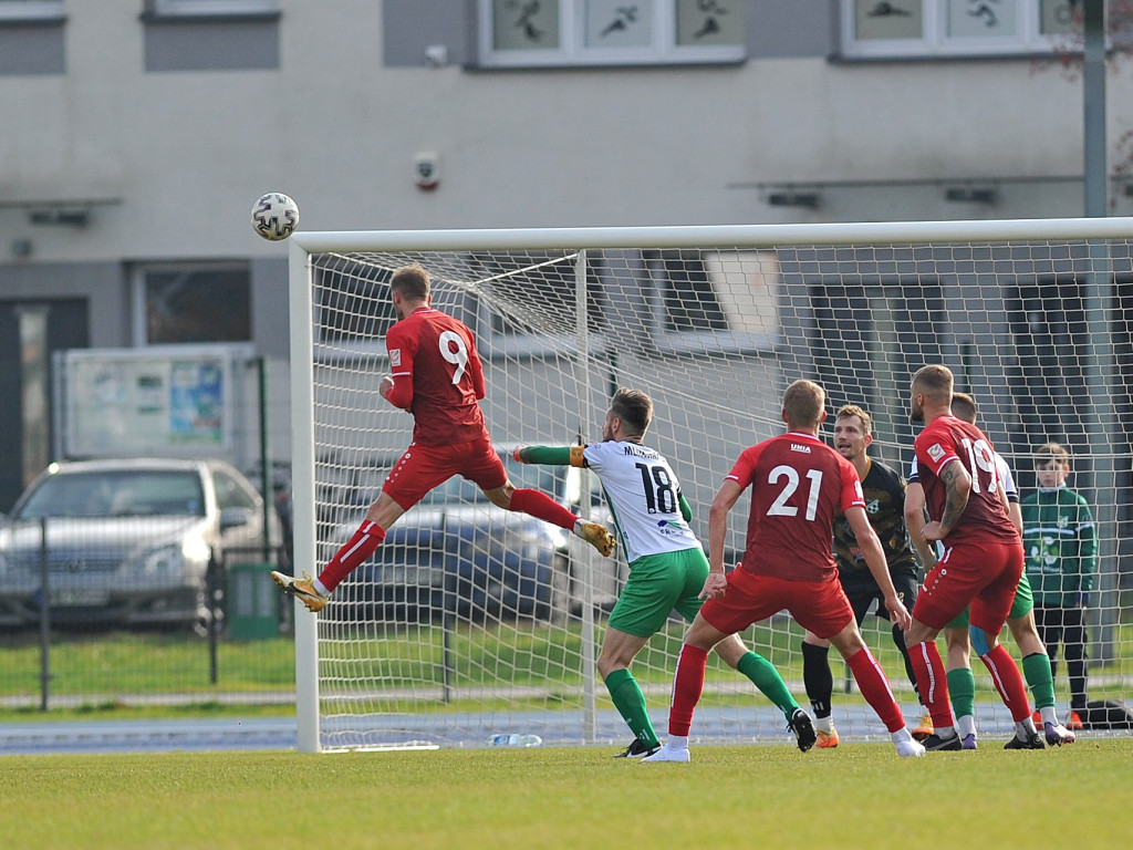 Powalczyli w dziesięciu. Cenny punkt Mławianki
