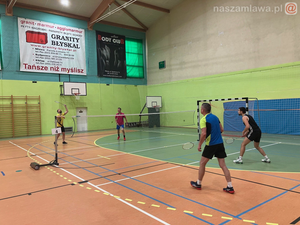 Dudkiewicz na korcie. Jaroszewski przy stole