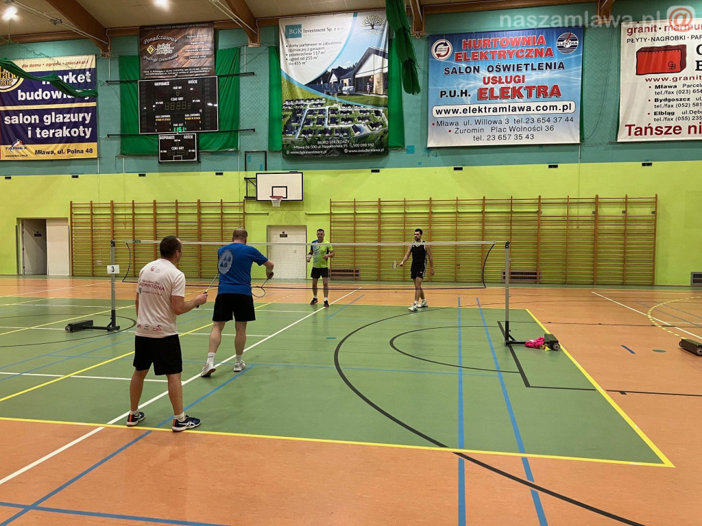 Dudkiewicz na korcie. Jaroszewski przy stole