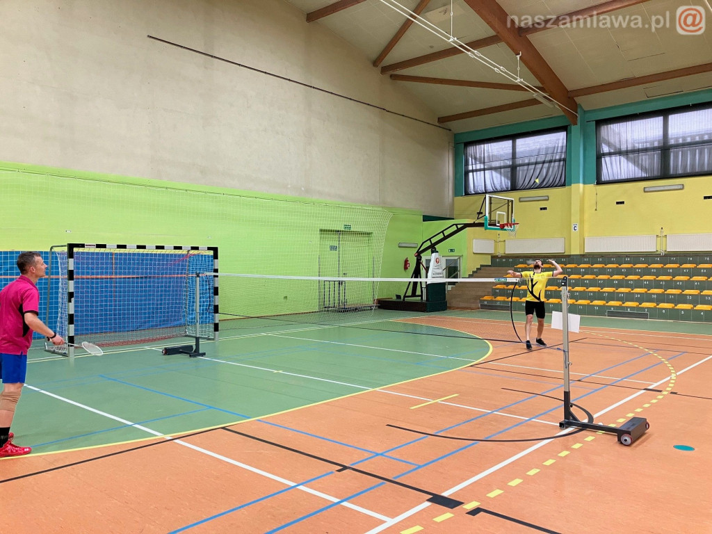 Dudkiewicz na korcie. Jaroszewski przy stole