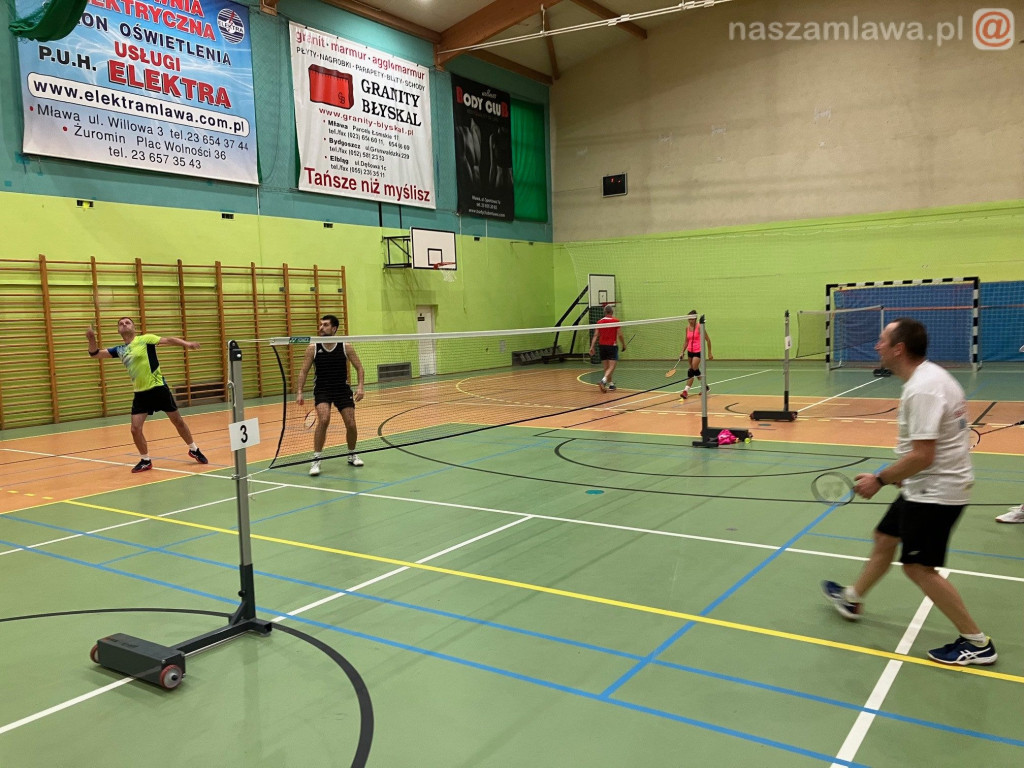 Dudkiewicz na korcie. Jaroszewski przy stole