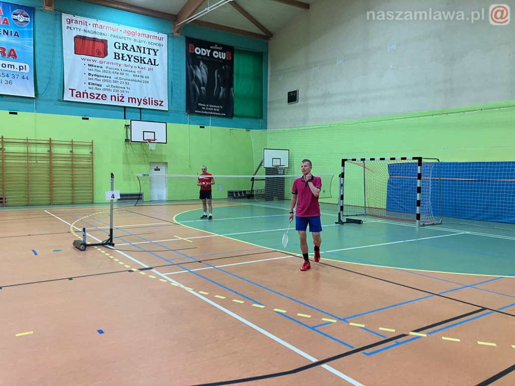 Dudkiewicz na korcie. Jaroszewski przy stole