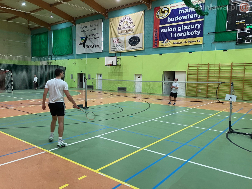 Dudkiewicz na korcie. Jaroszewski przy stole