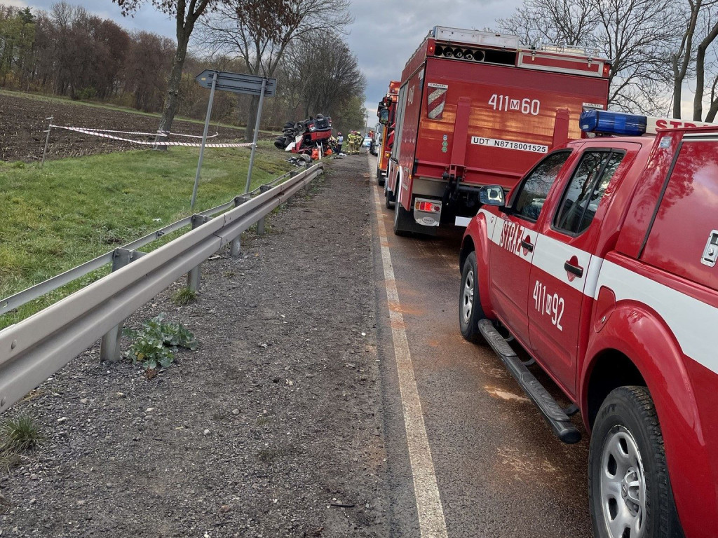 Z cysterny wyciekały silnie żrące chemikalia [ZDJĘCIA]