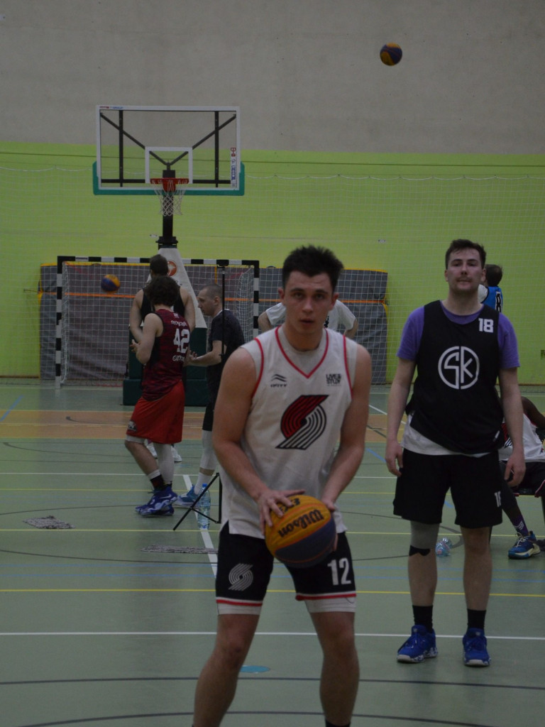 Świąteczne granie pod koszem. NFZ Team najlepszy