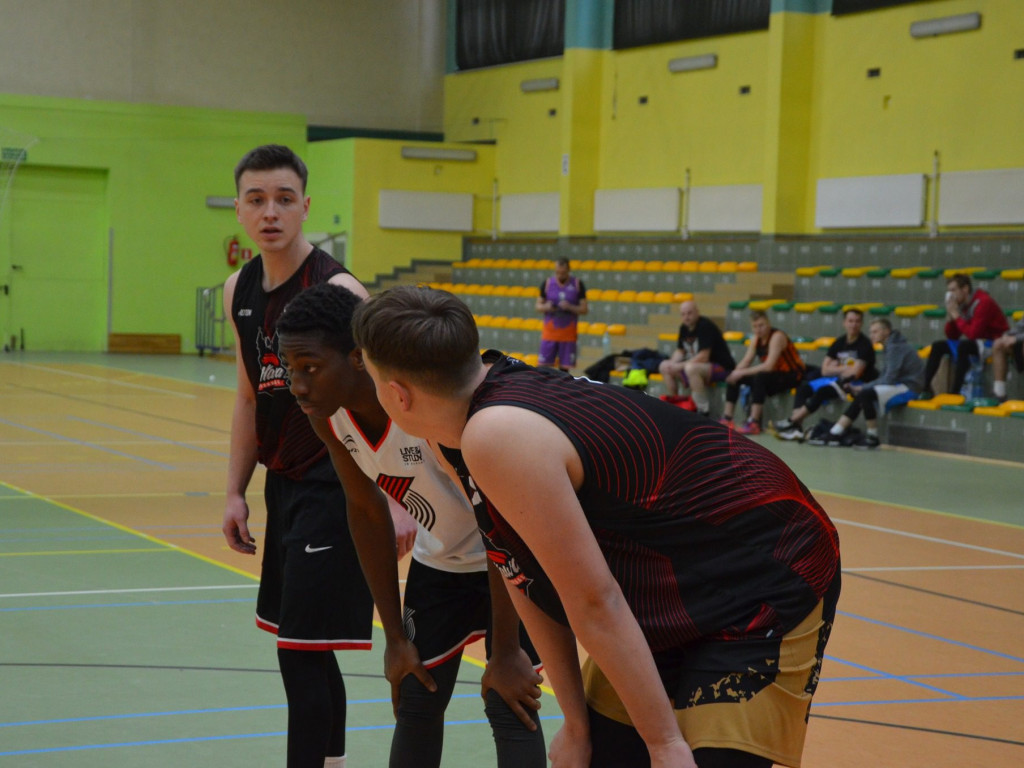 Świąteczne granie pod koszem. NFZ Team najlepszy