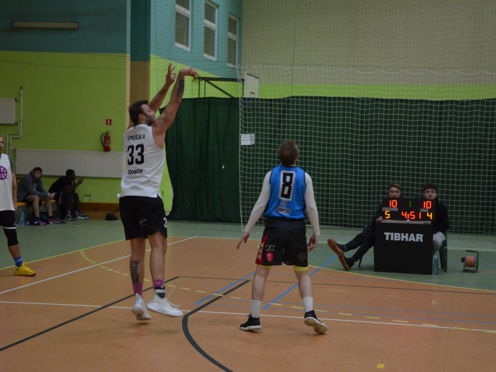 Świąteczne granie pod koszem. NFZ Team najlepszy