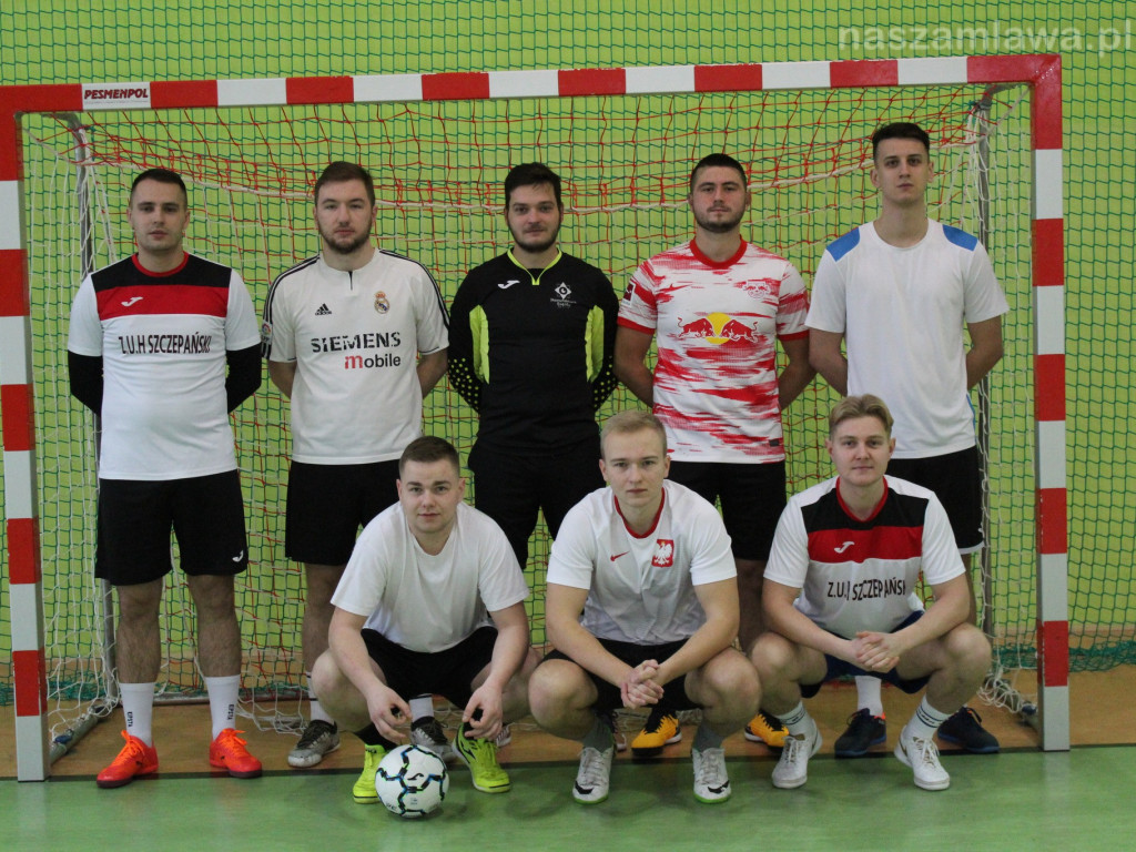 Wkra triumfuje.  Canarinhos na podium