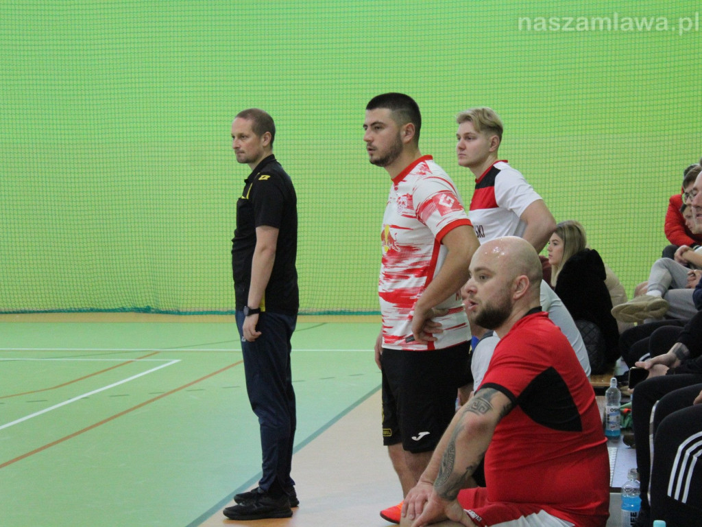 Wkra triumfuje.  Canarinhos na podium