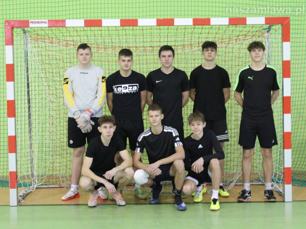 Wkra triumfuje.  Canarinhos na podium