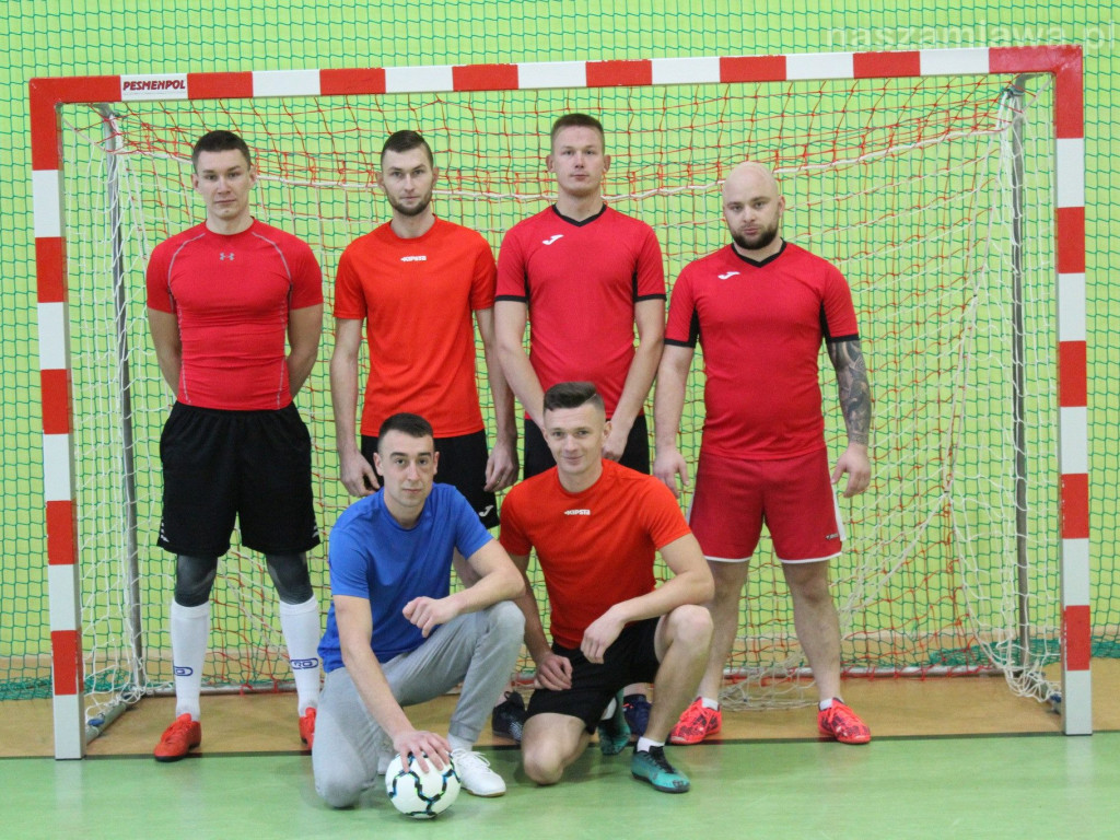 Wkra triumfuje.  Canarinhos na podium