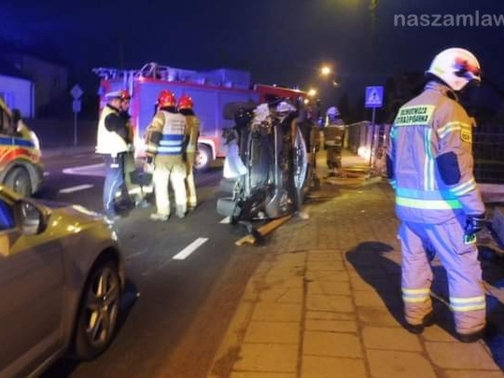 Wywrotka osobówki na siódemce