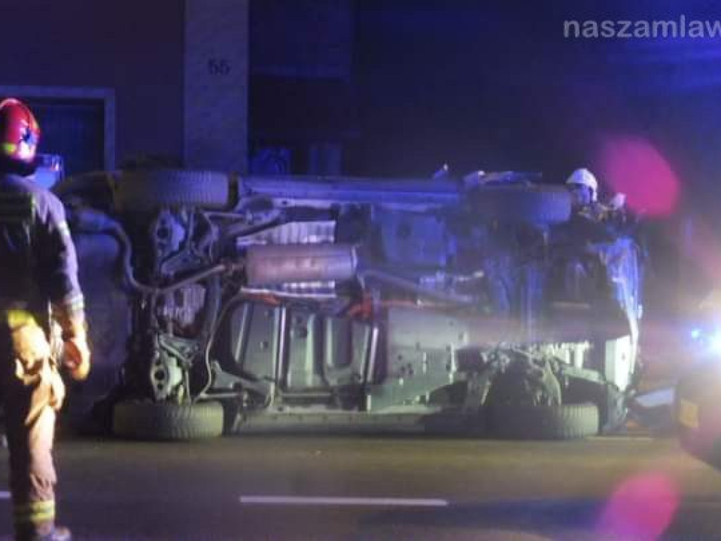 Wywrotka osobówki na siódemce