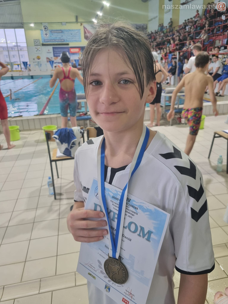 Kapitalne otwarcie pływaków. Grad medali w Ciechanowie