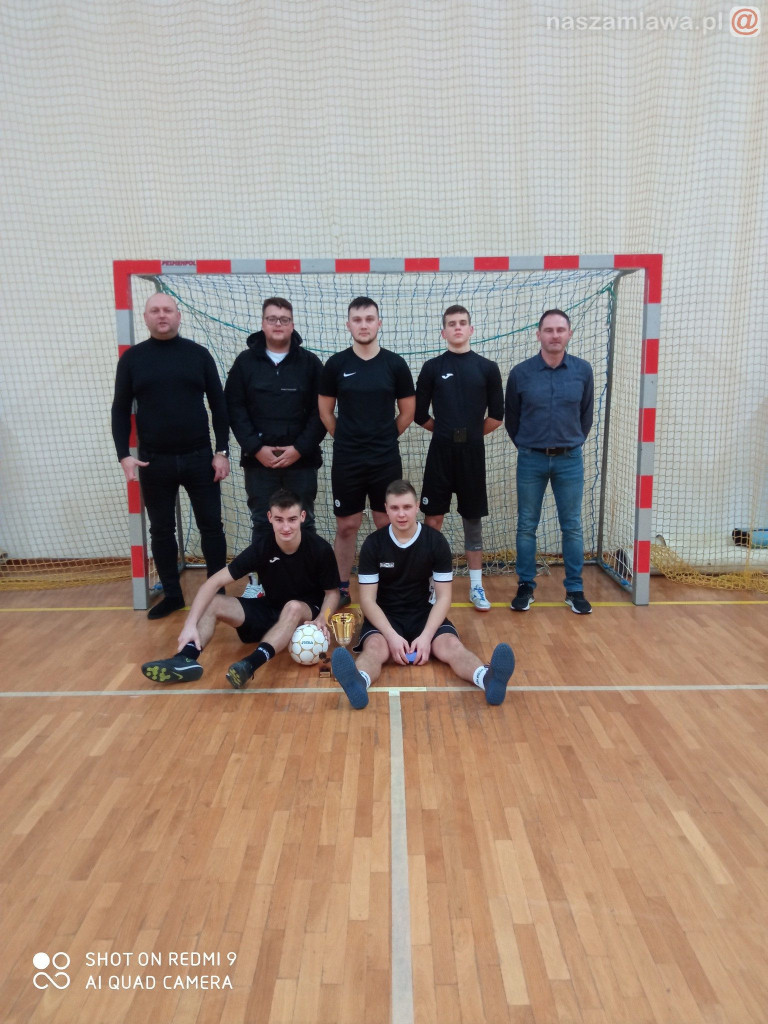 Czarna Elka  najlepsza w Radzanowie. Dziewięć ekip