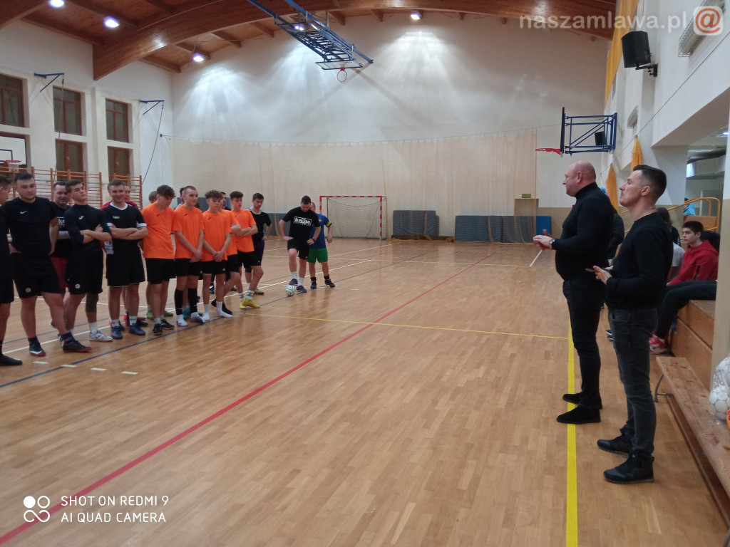 Czarna Elka  najlepsza w Radzanowie. Dziewięć ekip