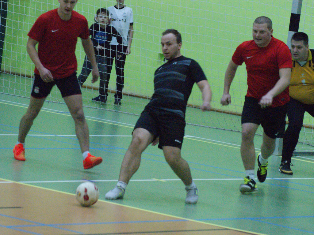 Czarna Elka z pierwszą porażką. Mistrz goni