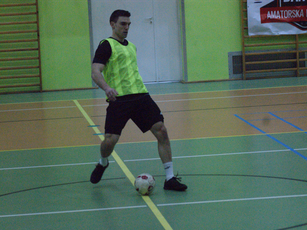 Czarna Elka z pierwszą porażką. Mistrz goni