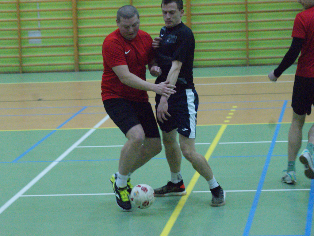 Czarna Elka z pierwszą porażką. Mistrz goni