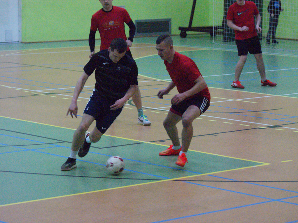 Czarna Elka z pierwszą porażką. Mistrz goni