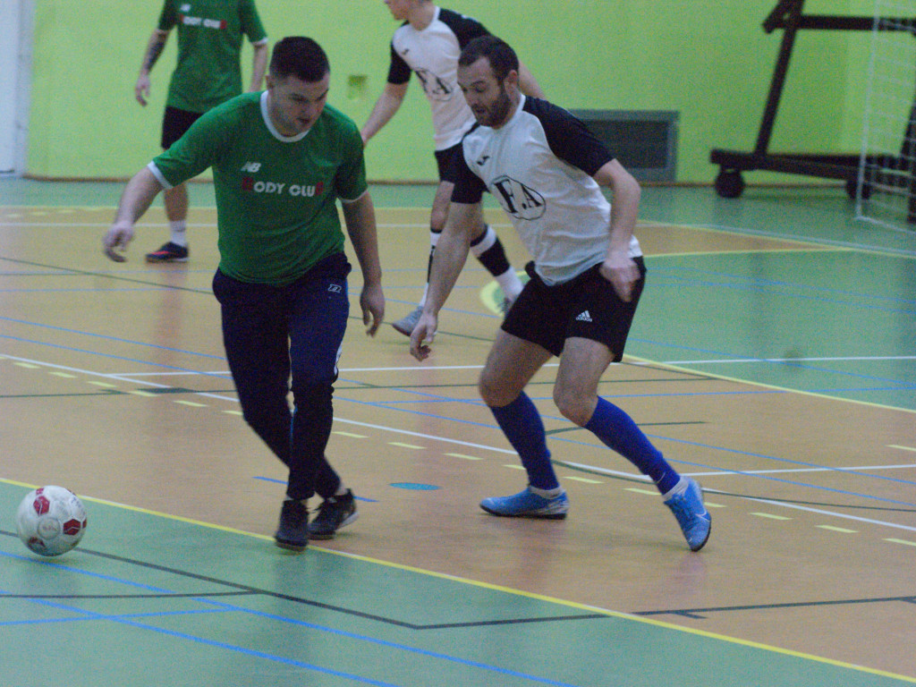 Czarna Elka z pierwszą porażką. Mistrz goni