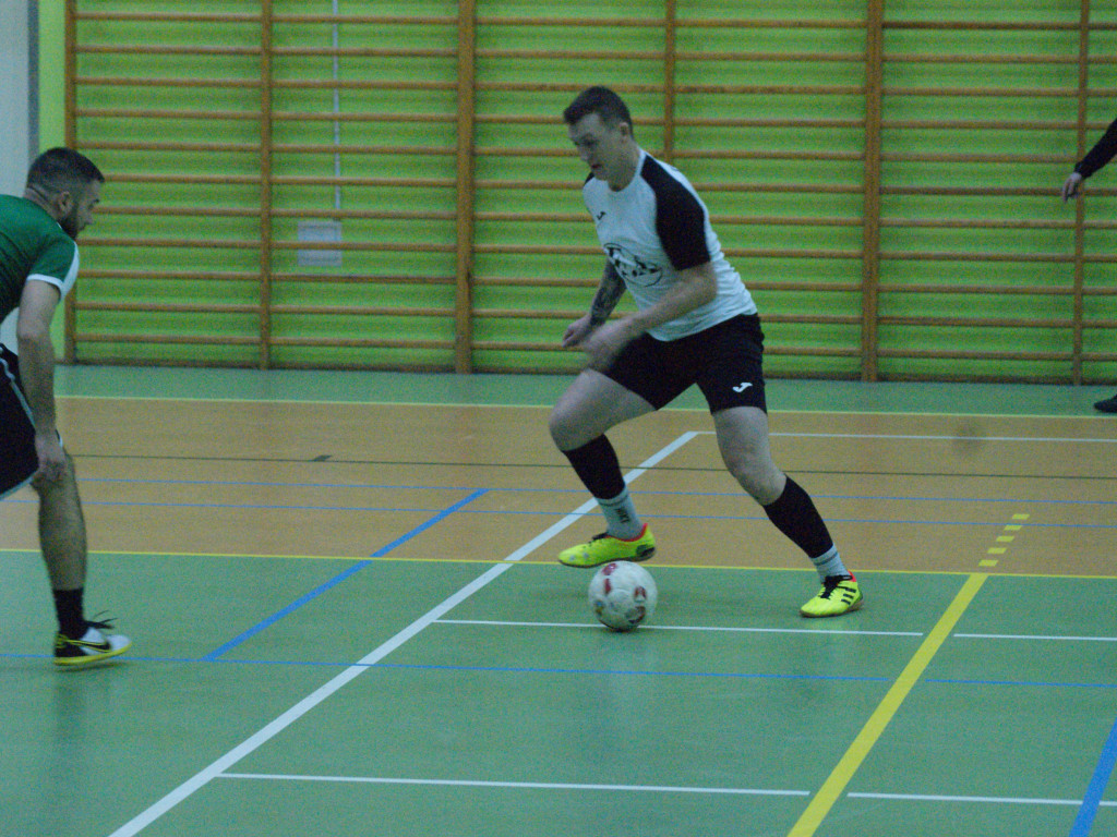 Czarna Elka z pierwszą porażką. Mistrz goni