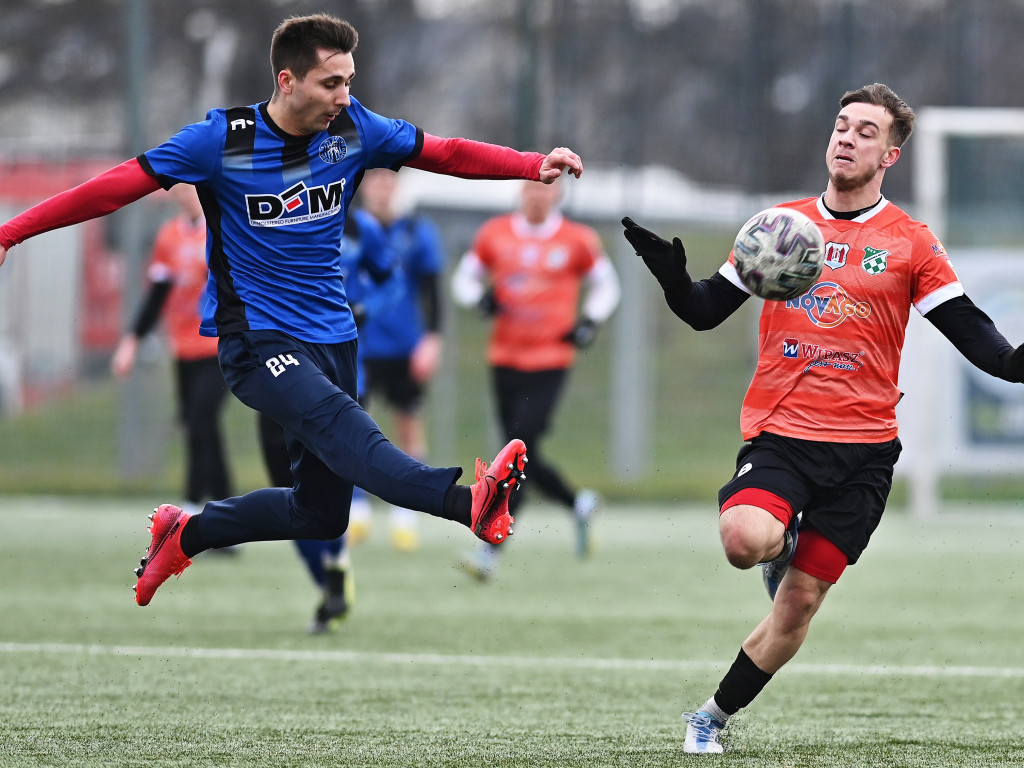 Ostatni sparing na piątkę. Wasiak kontra Mławianka