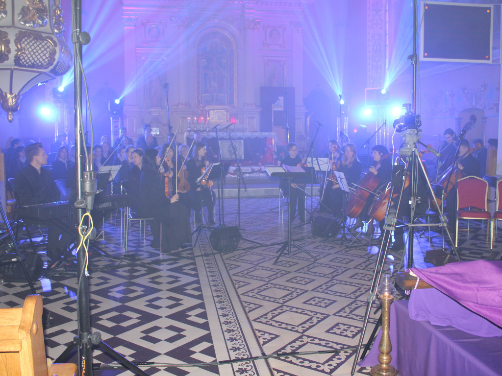 Gorzkie Żale w Mławie. Niezwykłe widowisko [FILM I ZDJĘCIA]