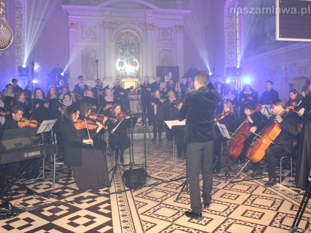 Gorzkie Żale w Mławie. Niezwykłe widowisko [FILM I ZDJĘCIA]