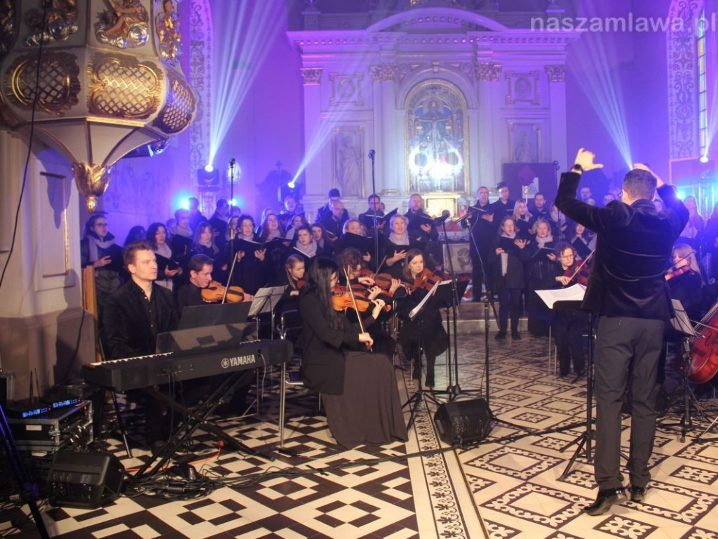 Gorzkie Żale w Mławie. Niezwykłe widowisko [FILM I ZDJĘCIA]